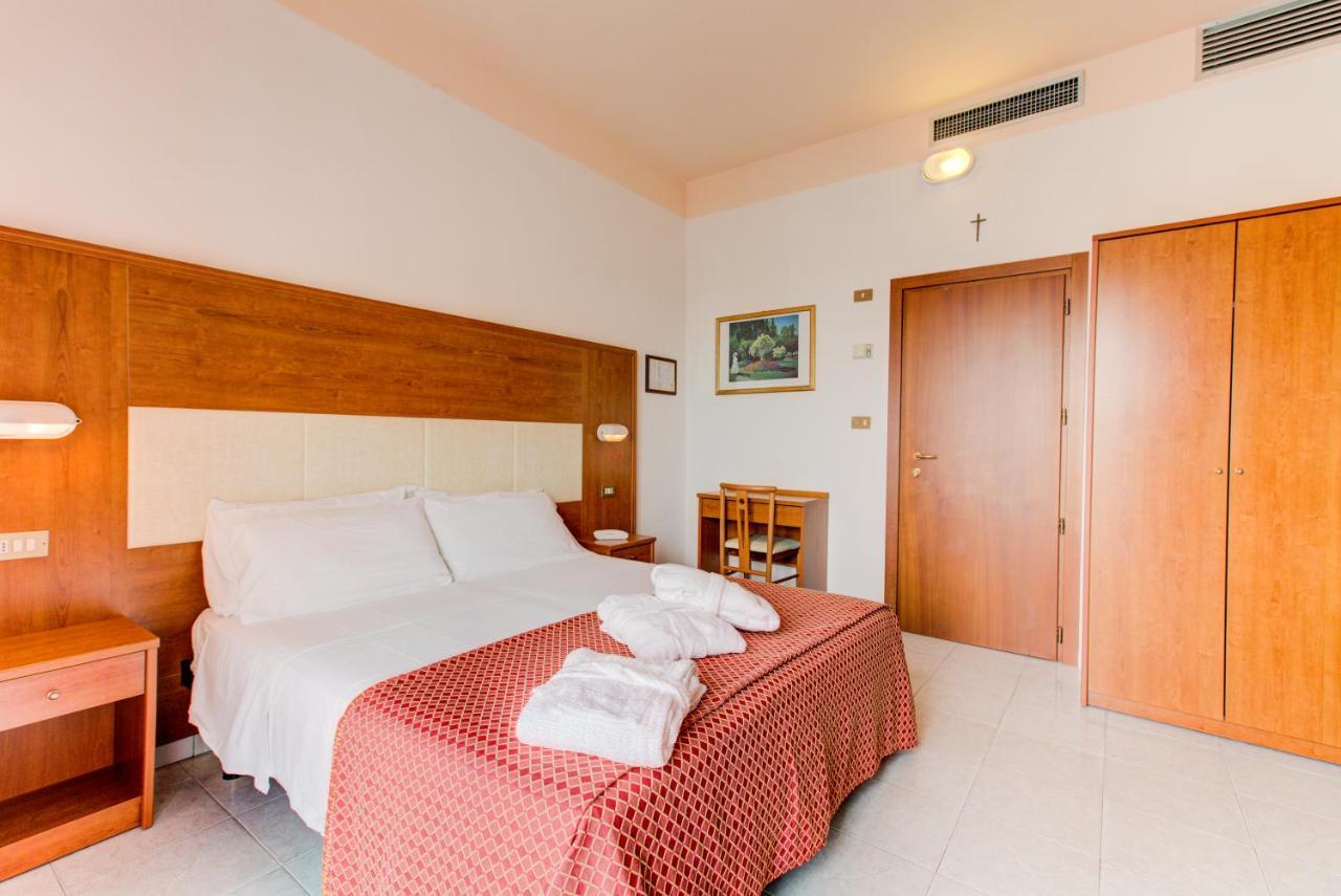 Hotel Vela D'Oro Rimini Eksteriør bilde