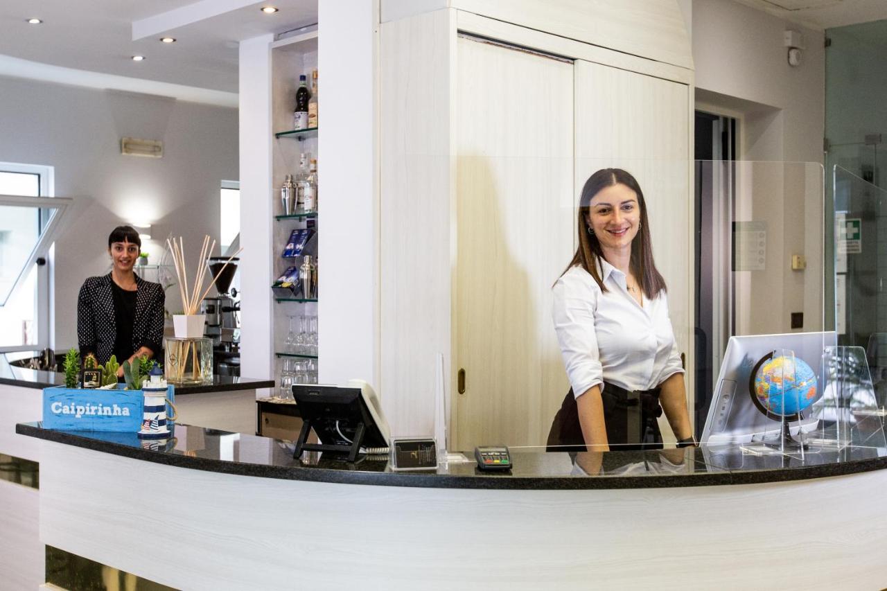 Hotel Vela D'Oro Rimini Eksteriør bilde