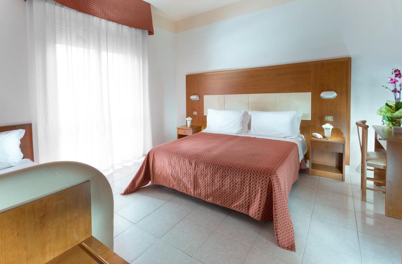 Hotel Vela D'Oro Rimini Eksteriør bilde