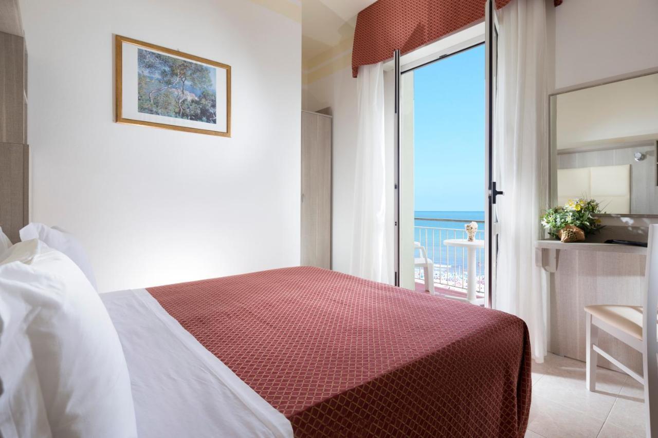 Hotel Vela D'Oro Rimini Eksteriør bilde