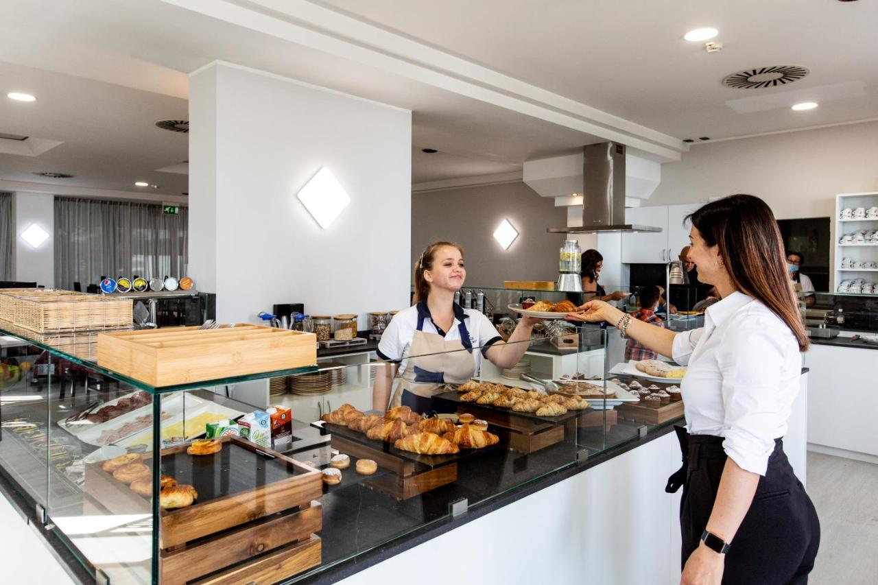 Hotel Vela D'Oro Rimini Eksteriør bilde