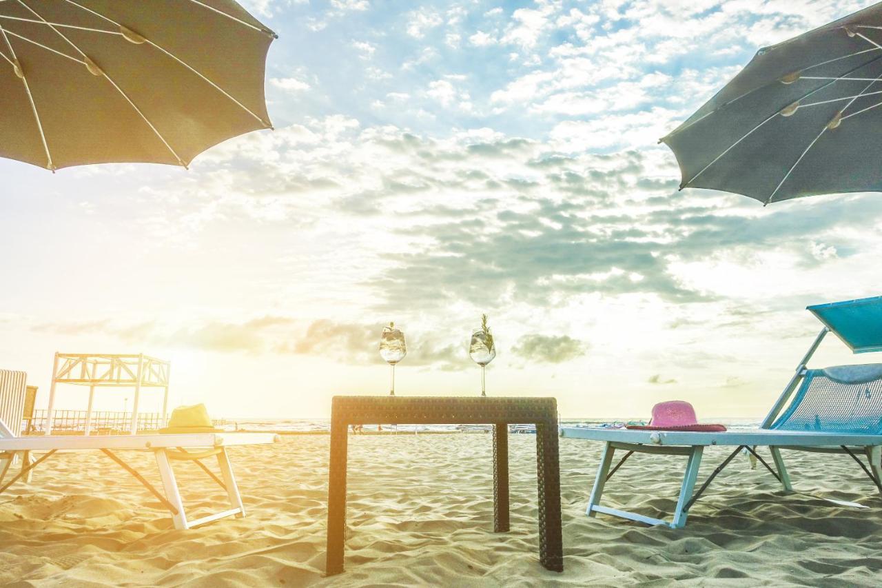 Hotel Vela D'Oro Rimini Eksteriør bilde